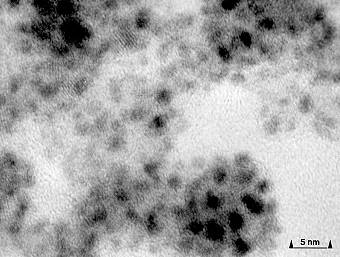 Pt Cluster auf einem  TiO2 Nanoteilchen